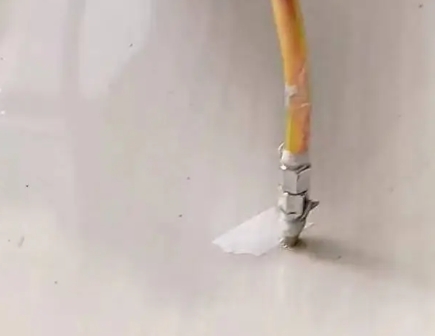 余干瓷砖空鼓维修公司专业解答在瓷砖铺贴过程中，如果使用的砂料过粗（如全部使用了粗砂），可能会导致以下问题